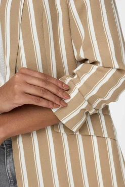 Blazer Com Manga Enrolada