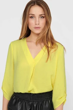 Blusa Com Decote Em Bico E Manga 3/4