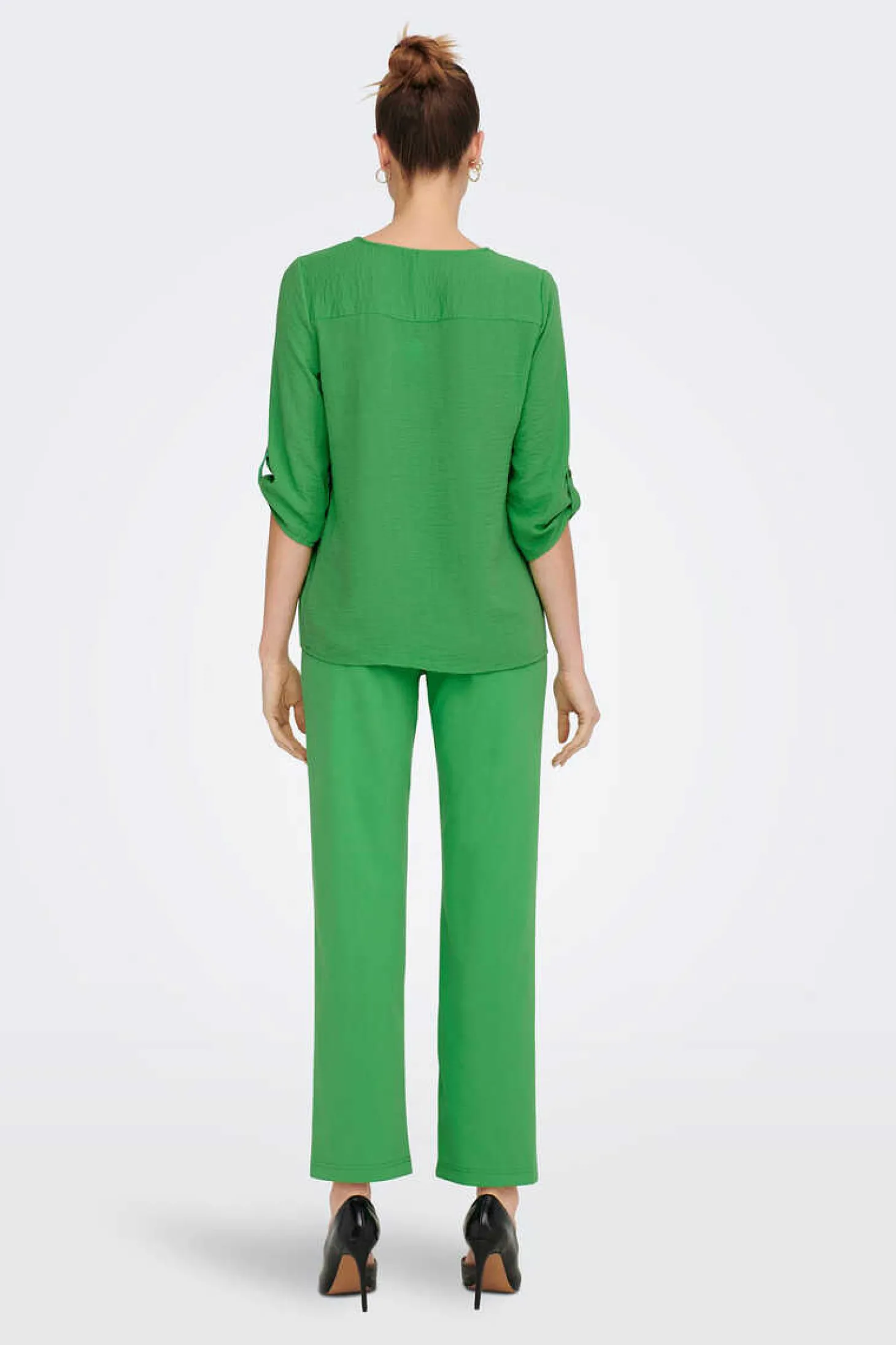 Blusa Com Decote Em Bico E Manga 3/4