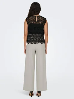 Blusa De Renda Sem Mangas