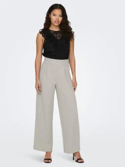 Blusa De Renda Sem Mangas