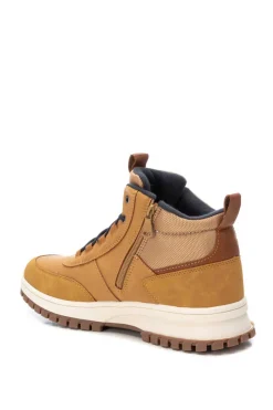 Botim De Homem Em Preto