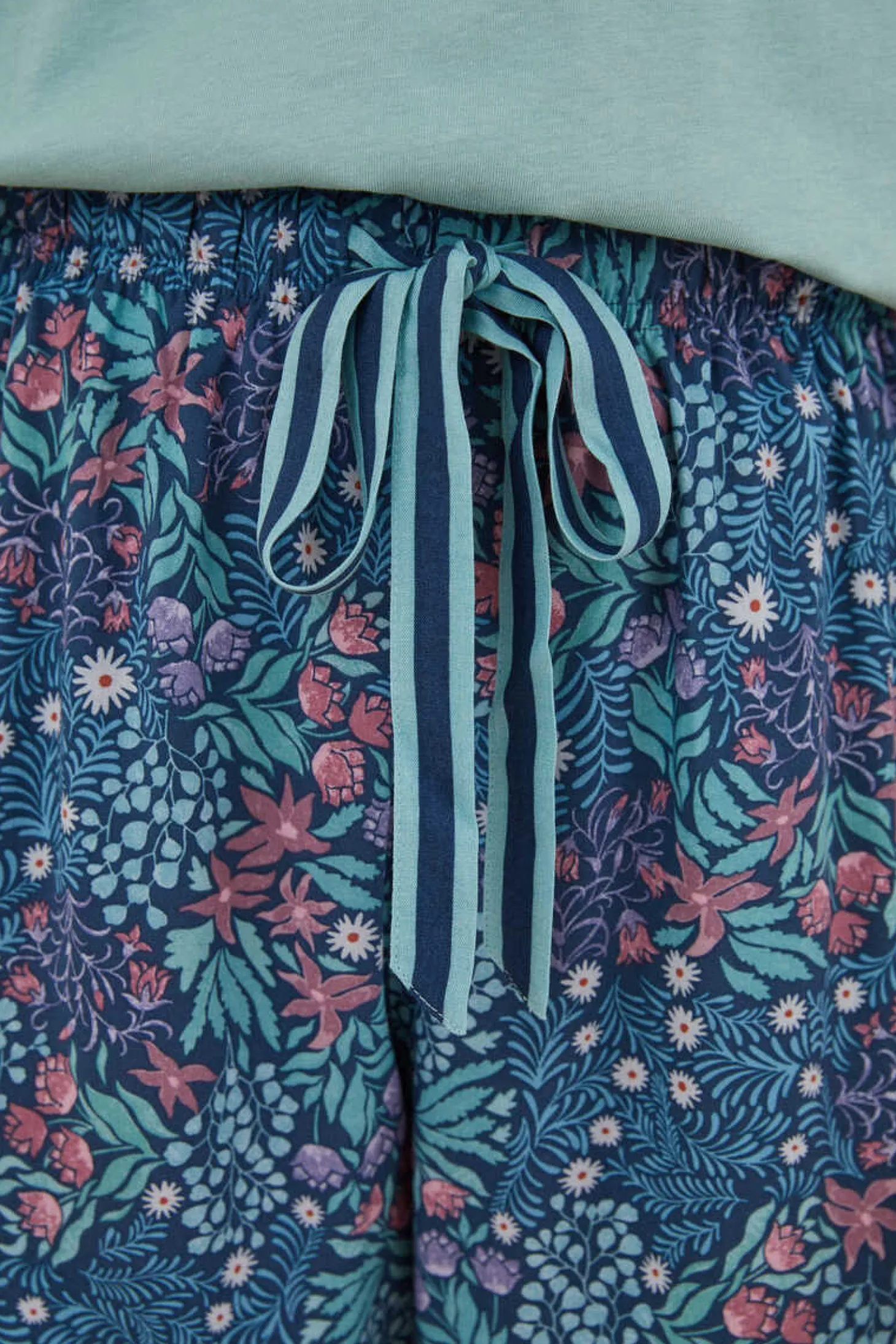 Calcas Com Estampado De Flores De Moniquilla Em