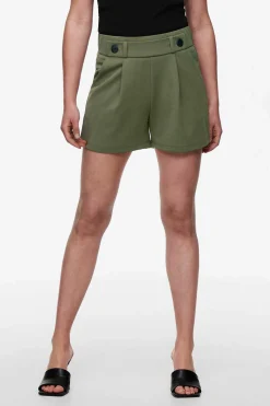 Calcas Curtas Com Elastico Na Cintura E Detalhe De Botoes