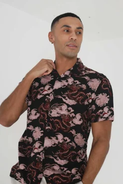 Camisa Manga Curta E Estampada.