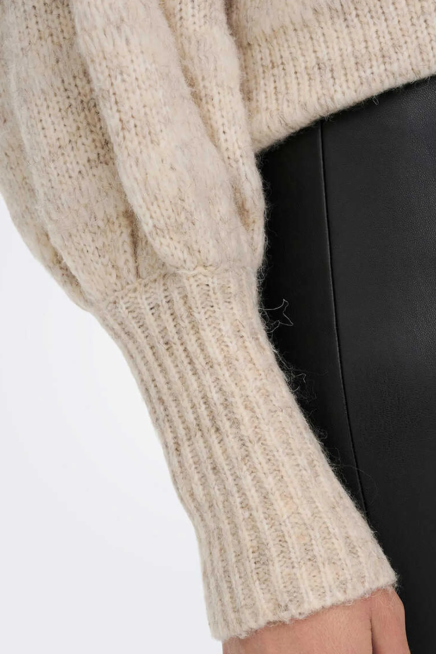 Camisola De Malha Gola Alta