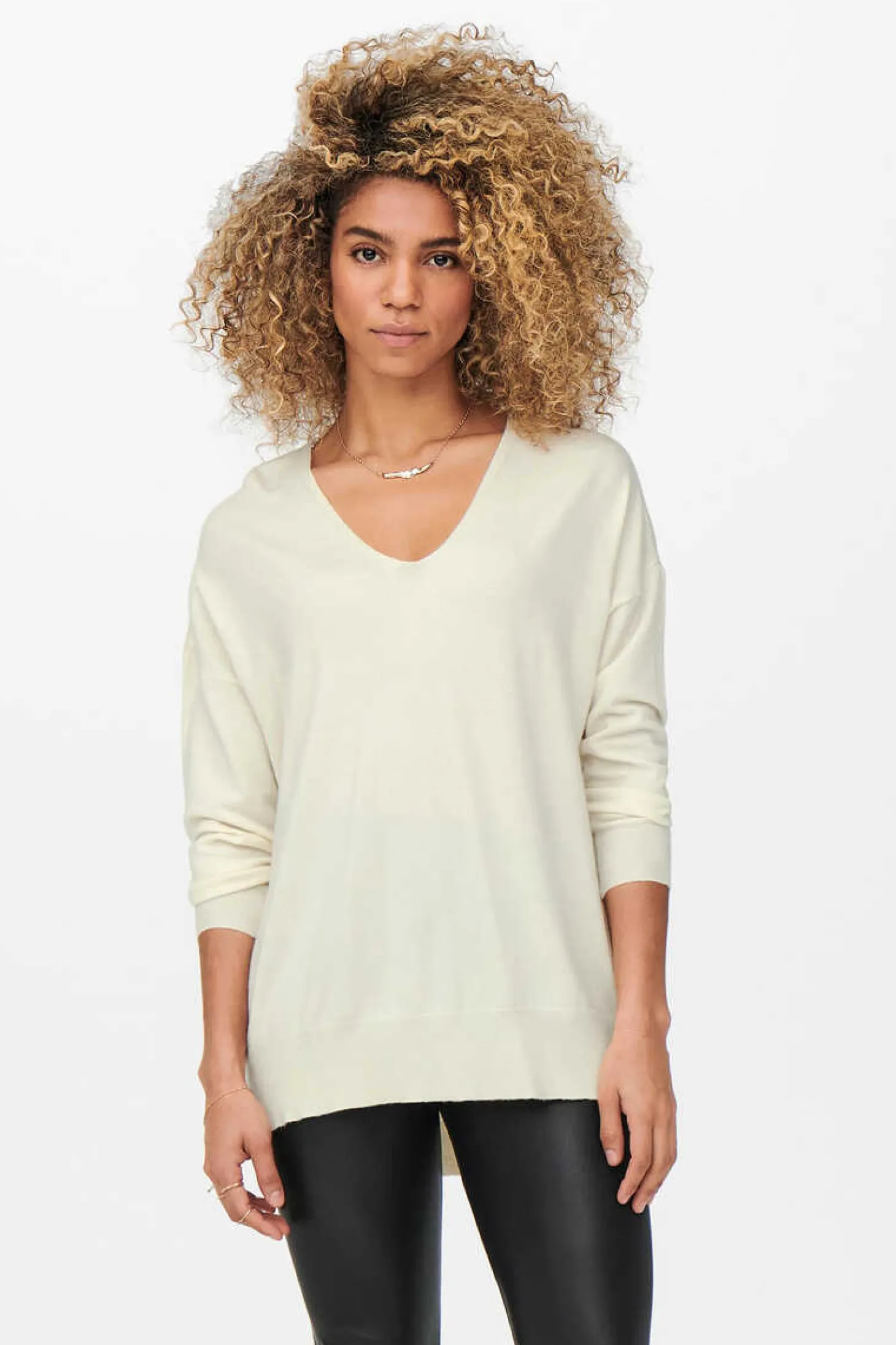 Camisola De Mulher Com Gola Em Bico E Manga Comprida.