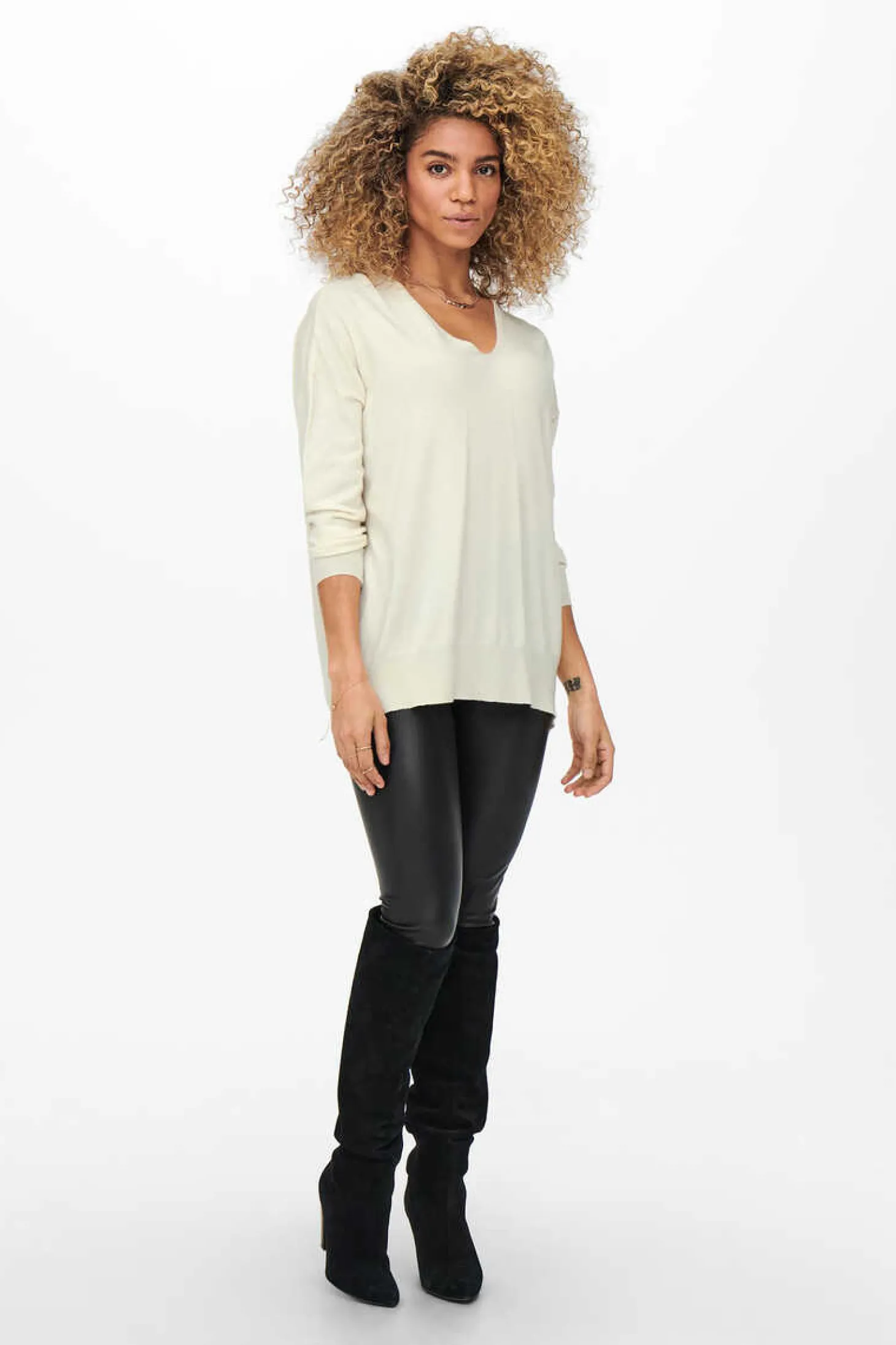 Camisola De Mulher Com Gola Em Bico E Manga Comprida.