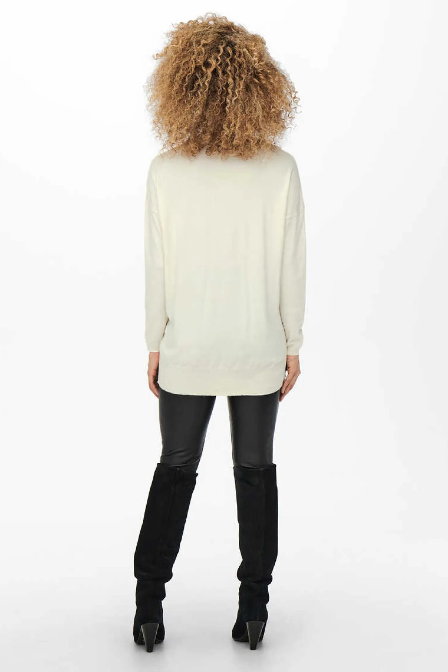 Camisola De Mulher Com Gola Em Bico E Manga Comprida.