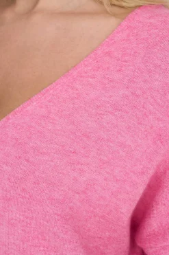 Camisola De Mulher Com Gola Em Bico E Manga Comprida.