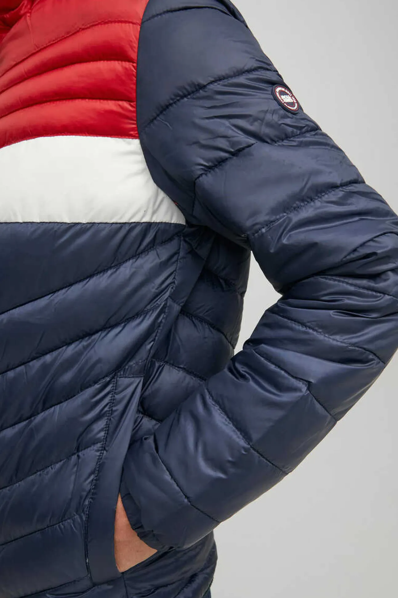 Casaco Acolchoado Tipo Puffer Com Capuz