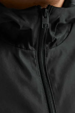 Casaco Leve Corta-Vento