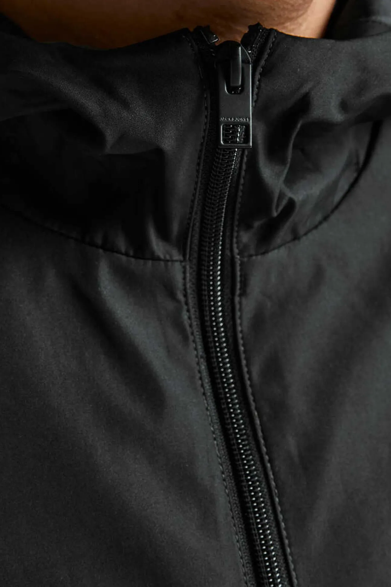 Casaco Leve Corta-Vento