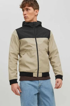 Casaco Leve Corta-Vento