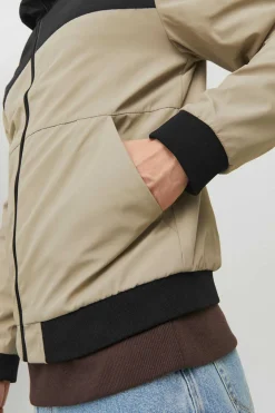 Casaco Leve Corta-Vento