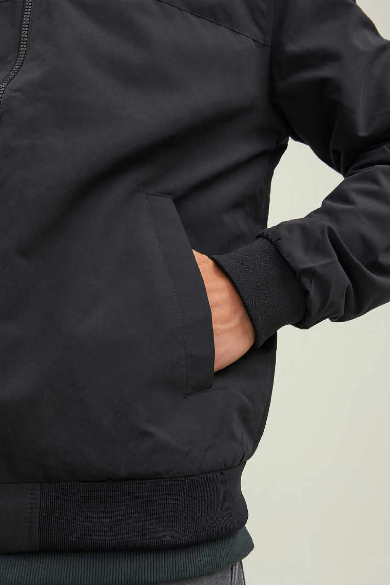 Casaco Leve Corta-Vento