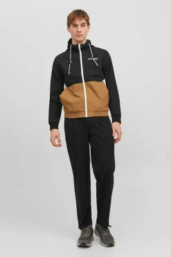 Casaco Leve Tecnico Com Capuz