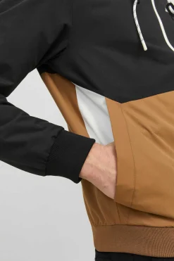 Casaco Leve Tecnico Com Capuz