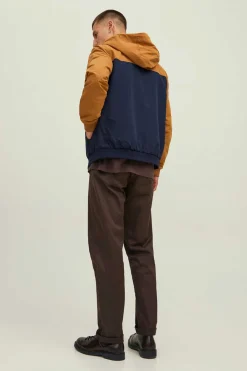 Casaco Leve Tecnico Com Capuz