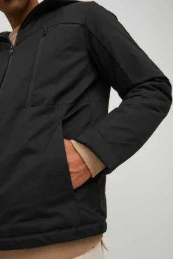 Casaco Tecnico Com Capuz