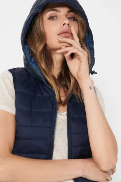 Colete Acolchoado Com Capuz.