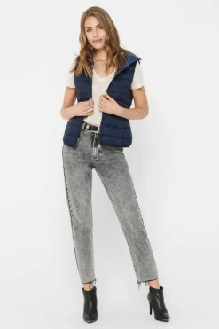 Colete Acolchoado Com Capuz.