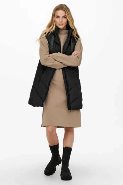 Colete Acolchoado Com Capuz