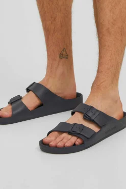 Deslize De Uma Cor Nas Sandalias