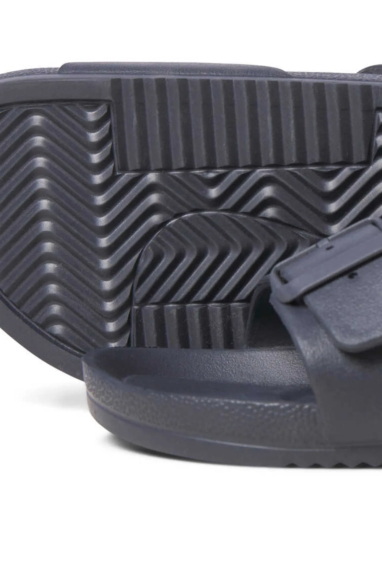 Deslize De Uma Cor Nas Sandalias