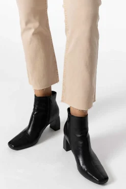 Jeans Megan Cropped Flare Cintura Alta Metalica