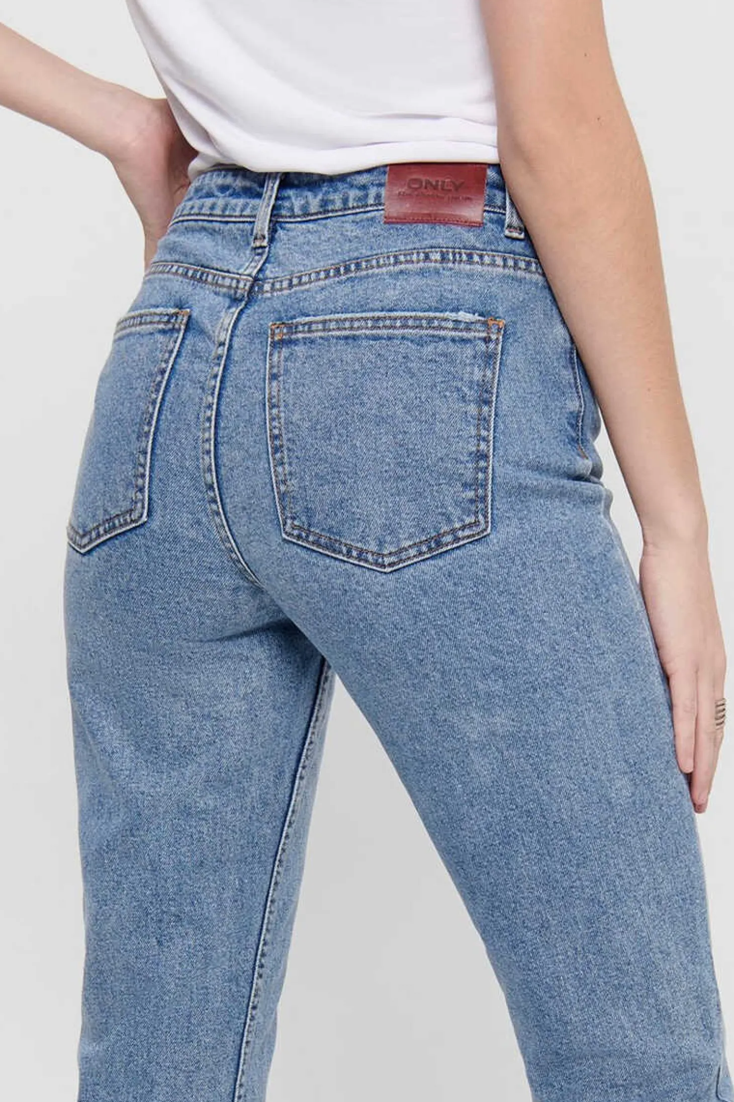 Jeans Reto Tiro Alto