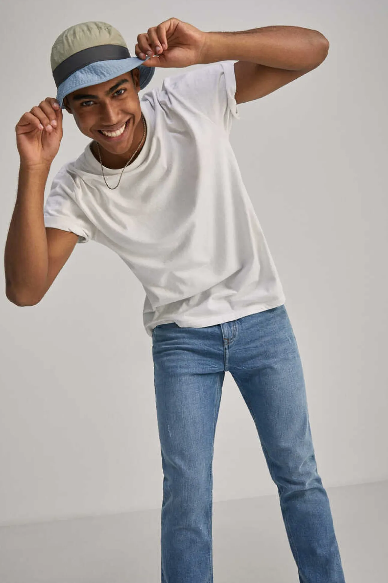 Jeans Slim Lavagem Media