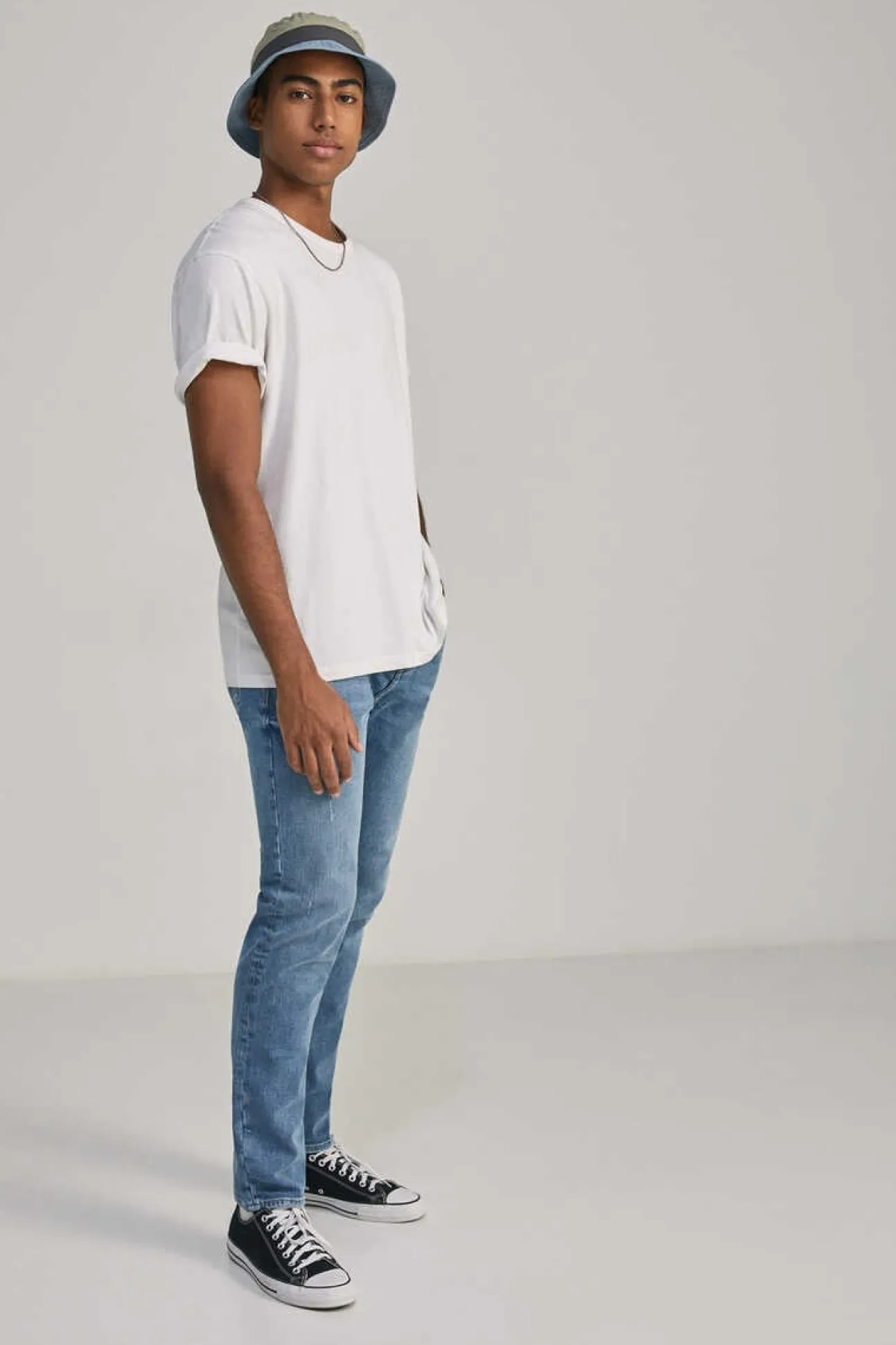 Jeans Slim Lavagem Media