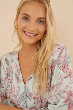 Pijama Paisley Manga Curta Folho Calcas Capri