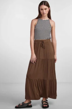 Saia Comprida Com Fecho Em Forma De Laco.