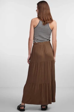 Saia Comprida Com Fecho Em Forma De Laco.