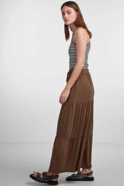 Saia Comprida Com Fecho Em Forma De Laco.