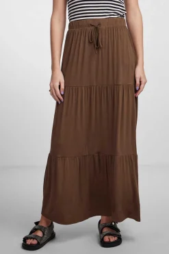 Saia Comprida Com Fecho Em Forma De Laco.