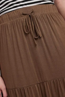 Saia Comprida Com Fecho Em Forma De Laco.