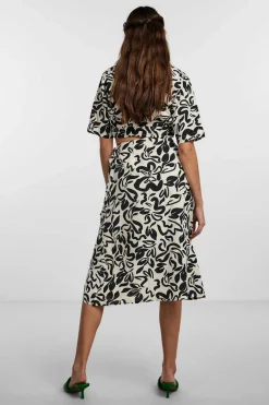 Saia Midi Com Estampado Floral.