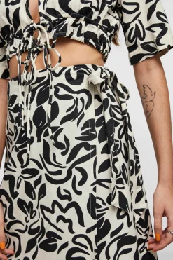 Saia Midi Com Estampado Floral.