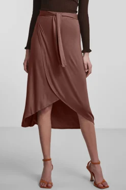 Saia Midi Com Fecho Em Forma De Laco.