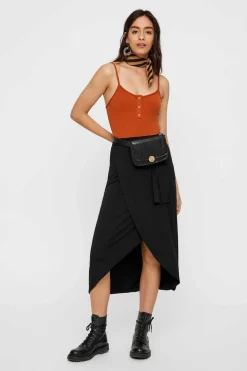 Saia Midi Com Fecho Em Forma De Laco.