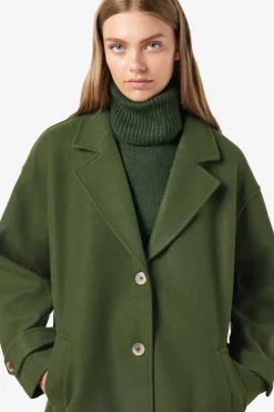 Sobretudo Com Botoes Dianteiros