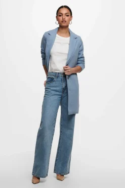 Sobretudo Com Lapelas E Botoes