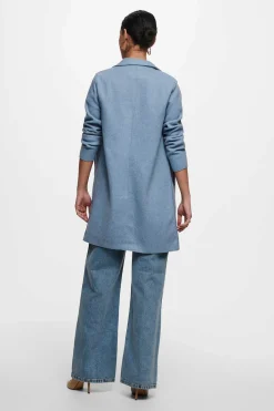 Sobretudo Com Lapelas E Botoes