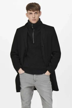 Sobretudo Fecho Abotoado