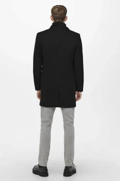 Sobretudo Fecho Abotoado