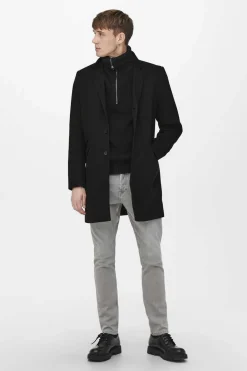 Sobretudo Fecho Abotoado