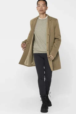 Sobretudo Fecho Abotoado